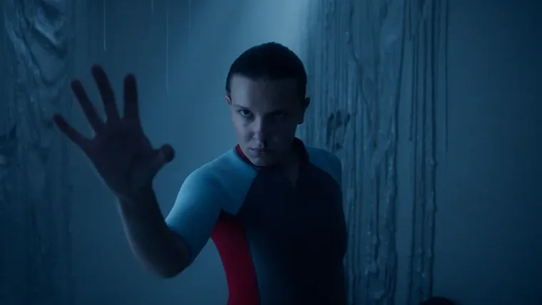 Millie Bobby Brown le da vida a Eleven en Stranger Things. Millie Bobby Brown le da vida a Eleven en Stranger Things.