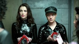 Bonding fue cancelada luego de su segunda temporada.