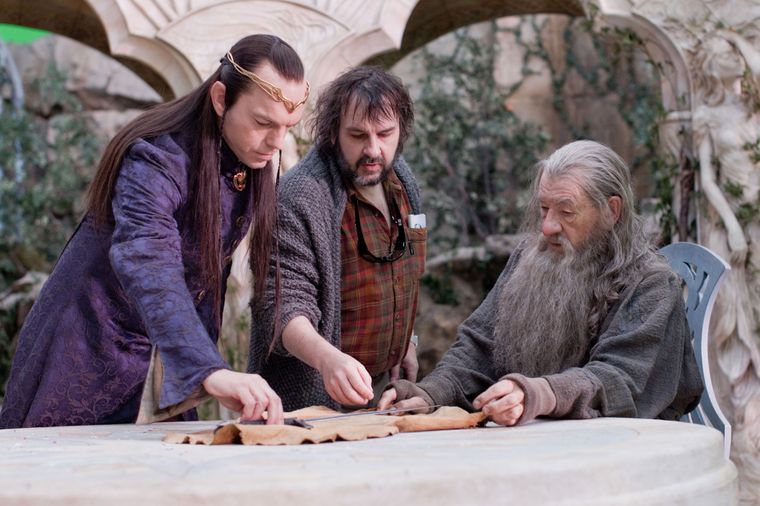 Peter Jackson junto a Hugo Weaveing e Ian McKellen en el rodaje de El Hobbit.