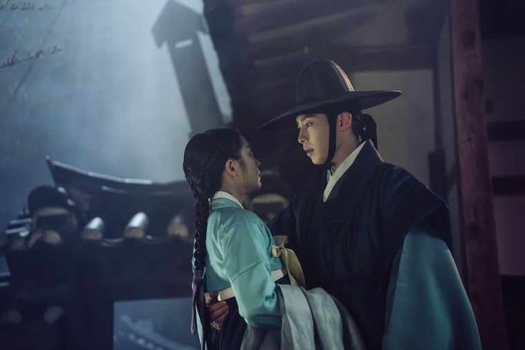 La serie mezcla romance con suspenso y acción