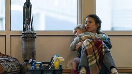 Margaret Qualley se luce en Las cosas por limpiar Margaret Qualley se luce en Las cosas por limpiar