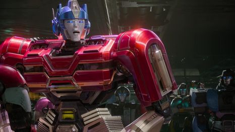 El origen del conflicto entre Autobots y Decepticons llega en la mejor película de Transformers.