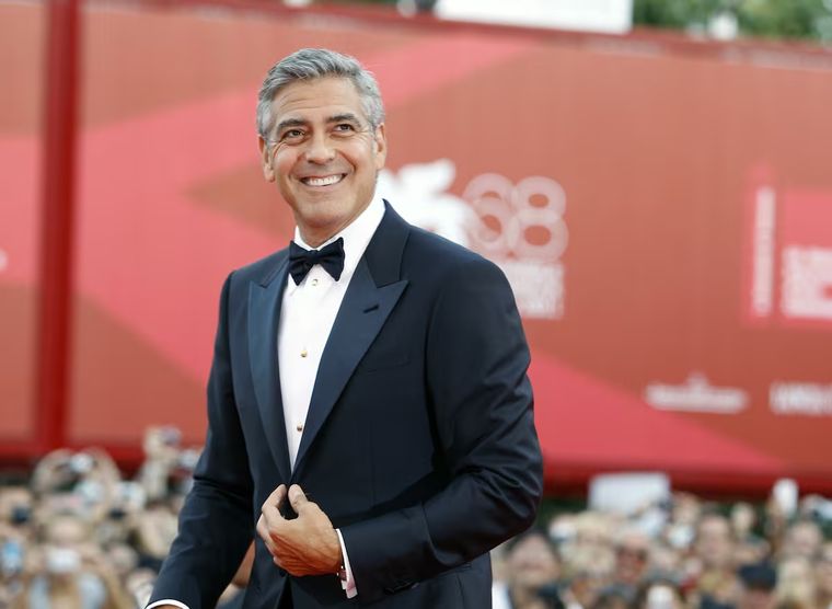 George Clooney quiere seguir los pasos de Paul Newman, adaptando su carrera al paso del tiempo para no envejecer en cierto tipo de roles que hoy no le quedan cómodos. George Clooney quiere seguir los pasos de Paul Newman, adaptando su carrera al paso del tiempo para no envejecer en cierto tipo de roles que hoy no le quedan cómodos.