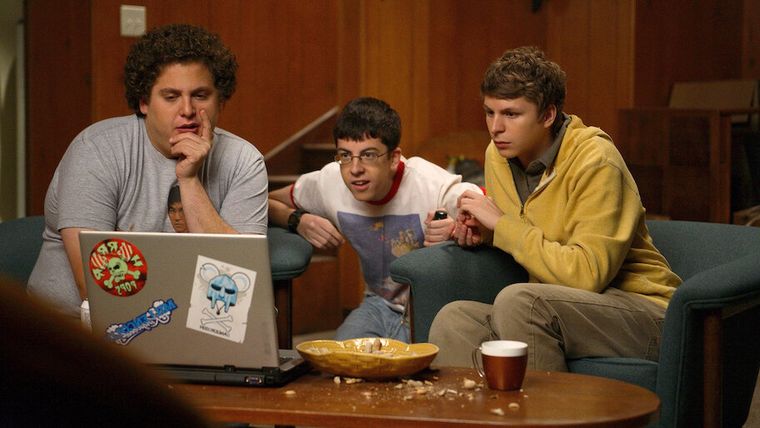 Producida por Judd Apatow y escrita por Seth Rogen y Evan Goldberg, ya es un clásico moderno del cine. Producida por Judd Apatow y escrita por Seth Rogen y Evan Goldberg, ya es un clásico moderno del cine.