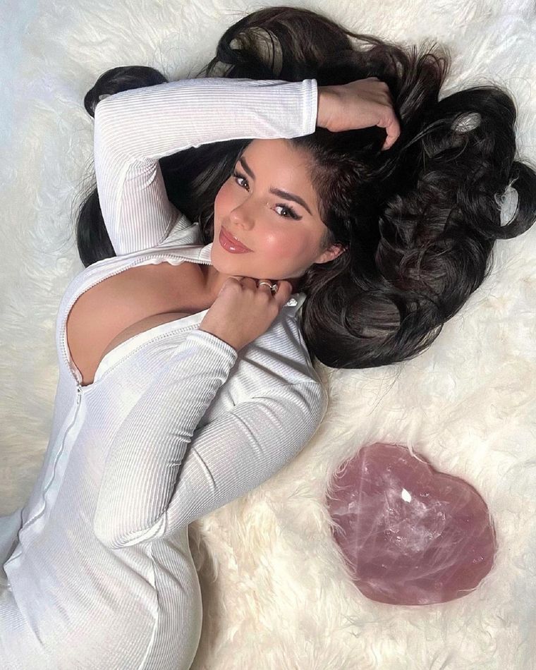 Demi Rose sigue publicando fotos espectaculares en Instagram