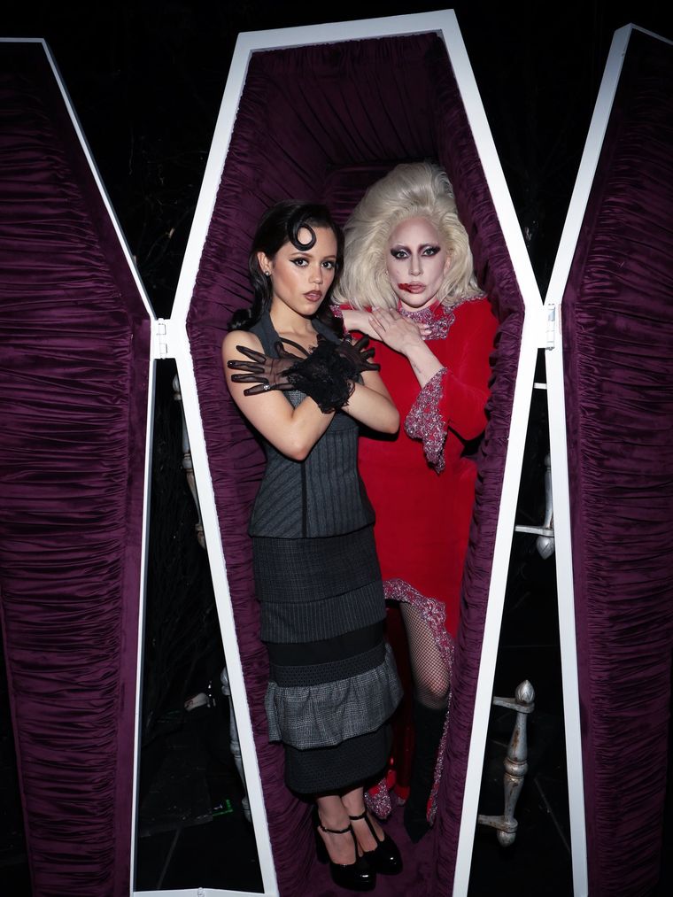 Jenna Ortega y Lady Gaga durante el TUDUM de Netflix. Jenna Ortega y Lady Gaga durante el TUDUM de Netflix.