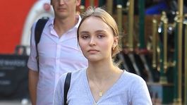 la hija de johnny depp sorprendio con fotos sin remera la hija de johnny depp sorprendio con fotos sin remera