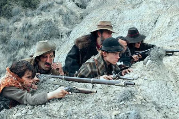 Los bandidos del oro cuenta con seis episodios