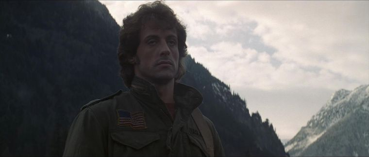 Sylvester Stallone como John Rambo en First Blood (1982). Sylvester Stallone como John Rambo en First Blood (1982).