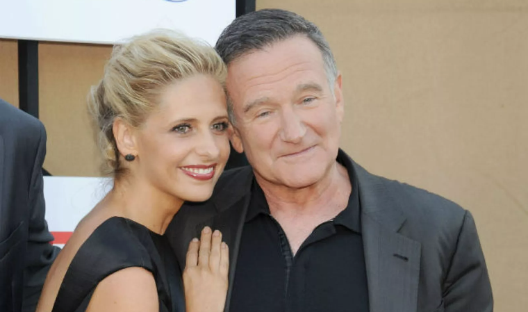 Sarah Michelle Guellar junto a Robin Williams