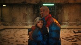 Jim Hopper junto a Joyce Byers en la cuarta temporada de Stranger Things