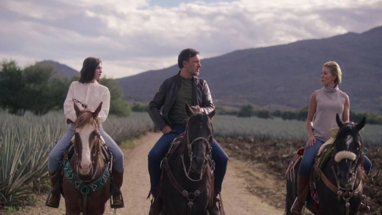 Compuesta por dos temporadas y un total de 18 episodios, Monarca fue cancelada antes de cerrar una tercera entrega pese a la gran respuesta que la producción tuvo a nivel global. Compuesta por dos temporadas y un total de 18 episodios, Monarca fue cancelada antes de cerrar una tercera entrega pese a la gran respuesta que la producción tuvo a nivel global.