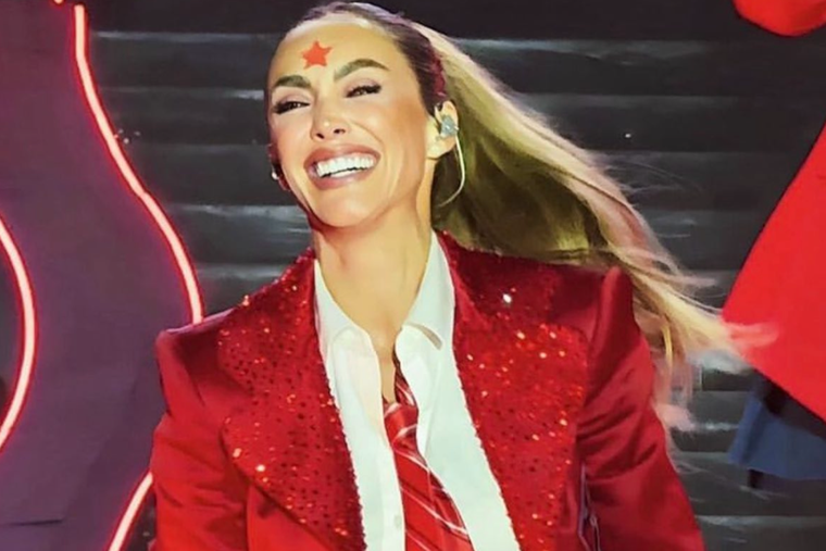 Anahí tomó una drástica decisión con respecto a su carrera.