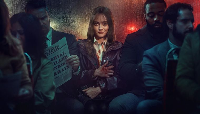 Ella Purnell es la protagonista de esta oscura y divertida serie que ya es un éxito.