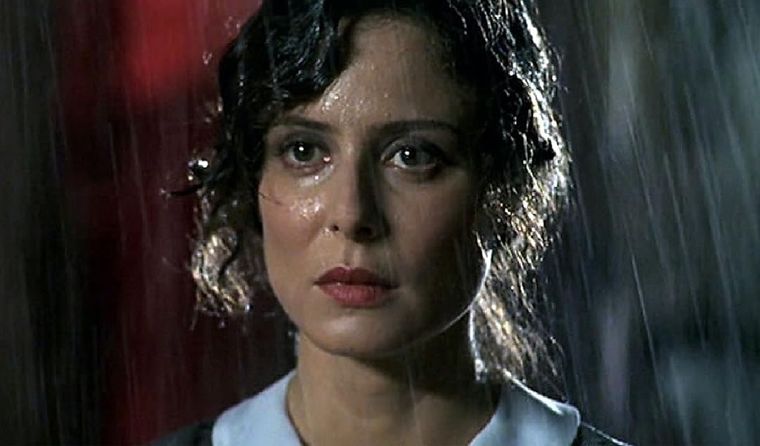 La película narra el amor de una fanática de Carlos Gardel con un cantante muy parecido al mítico tanguero