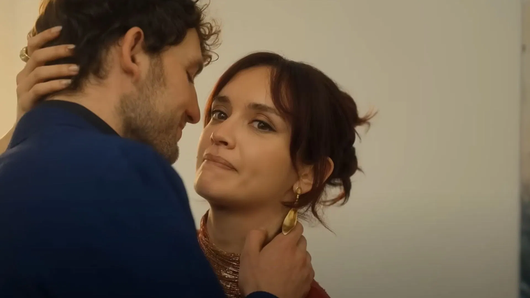 La edad de Daniel y Cherry fue alterada en la serie. La edad de Daniel y Cherry fue alterada en la serie.