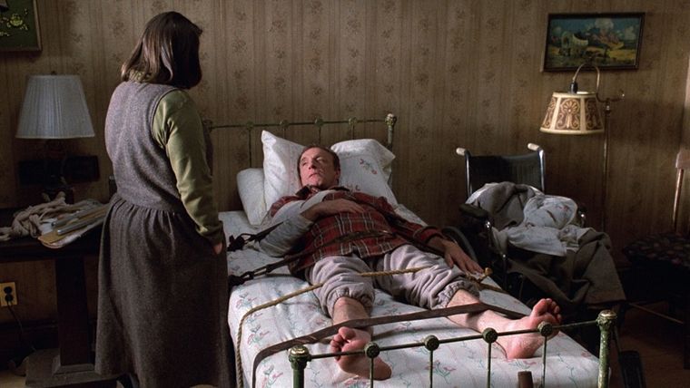 James Caan y Kathy Bates protagonizan Misery. James Caan y Kathy Bates protagonizan Misery.