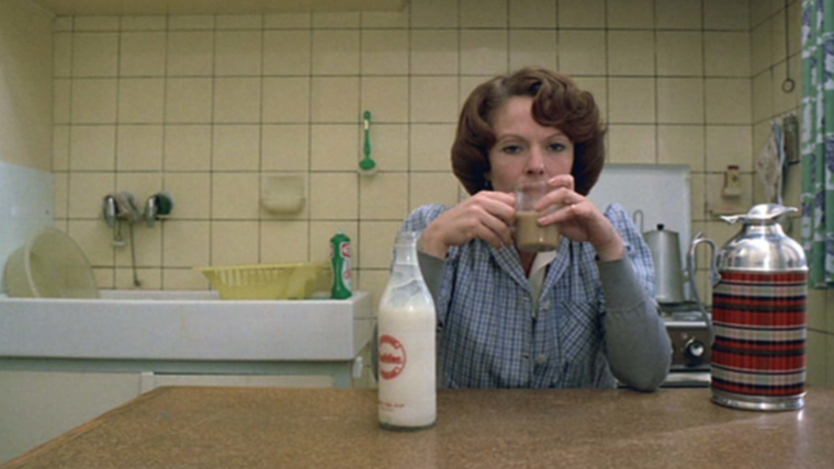 Delphine Seyrig en Jeanne Dielman, 23 quai du Commerce, 1080 Bruxelles. Delphine Seyrig en Jeanne Dielman, 23 quai du Commerce, 1080 Bruxelles.