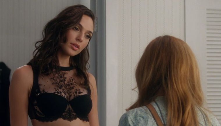 Gal Gadot es una de las protagonistas de esta comedia subida de tono