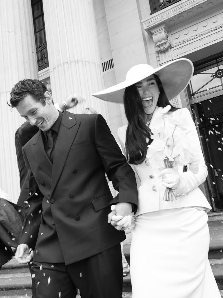 Dua Lipa y Callum Turner se casaron el 31 de mayo en Londres. Dua Lipa y Callum Turner se casaron el 31 de mayo en Londres.