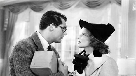 Cary Grant y Katherine Hepburn en esta inolvidable comedia romántica Cary Grant y Katherine Hepburn en esta inolvidable comedia romántica