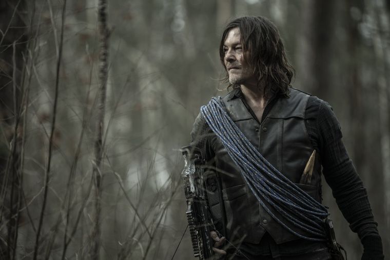 La misión de Daryl DIxon en Francia sigue