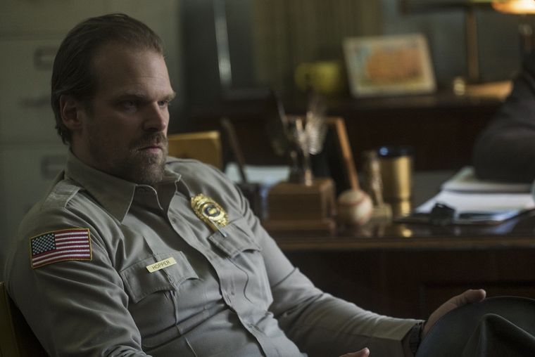David Harbour dice la conclusión de Stranger Things no será como la de Lost