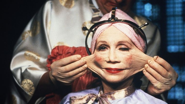 Brazil, dirigida por Terry Gilliam en 1986, es considerada una de las mejores películas de ciencia ficción de la historia del cine.