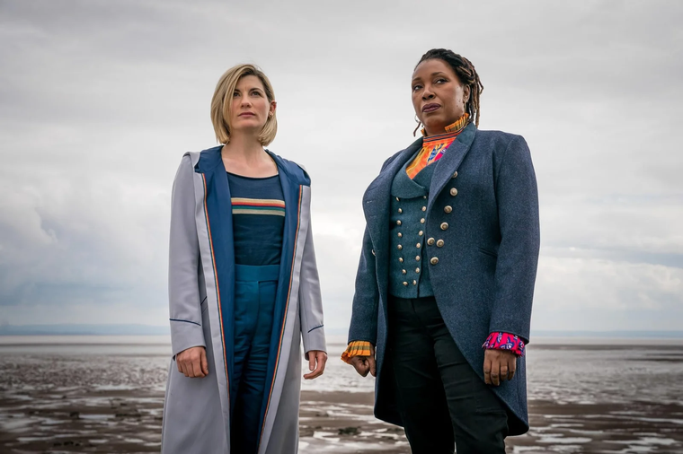 La última temporada de Doctor Who llegó a registrar una caída de más de 1,7 millones de espectadores con respecto a la última temporada de Jodie Whittaker como la Doctora. La última temporada de Doctor Who llegó a registrar una caída de más de 1,7 millones de espectadores con respecto a la última temporada de Jodie Whittaker como la Doctora.