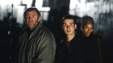 28 días después se estrenó en 2002.