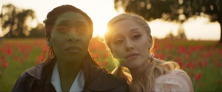 Cynthia Erivo y Ariana Grande brillan como Elphaba y Glinda. Cynthia Erivo y Ariana Grande brillan como Elphaba y Glinda. 