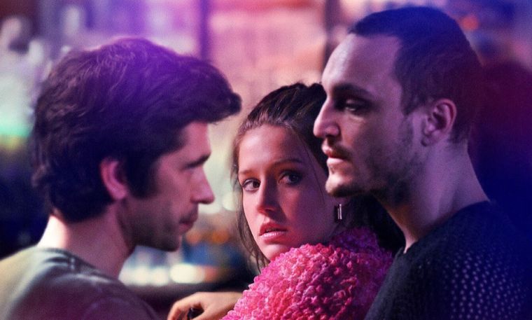 Este drama romántico es dirigido por Ira Sachs. Este drama romántico es dirigido por Ira Sachs.