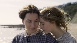 Que Ver | Saoirse Ronan y Kate Winslet protagonizan Ammonite, un dramático romance de época.