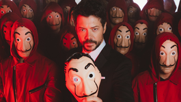 Álvaro Morte sorprende con su regreso al mundo de La casa de papel. Álvaro Morte sorprende con su regreso al mundo de La casa de papel.