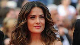 salma hayek se fotografio en la playa y enamoro a todos salma hayek se fotografio en la playa y enamoro a todos