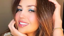 Thalía posó de una manera muy seductora para promocionar su nuevo videoclip Thalía posó de una manera muy seductora para promocionar su nuevo videoclip