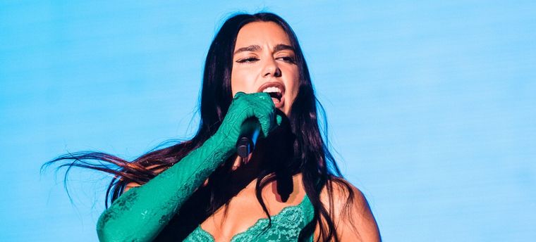 Dua Lipa fue vista con el actor de Élite Arón Piper.