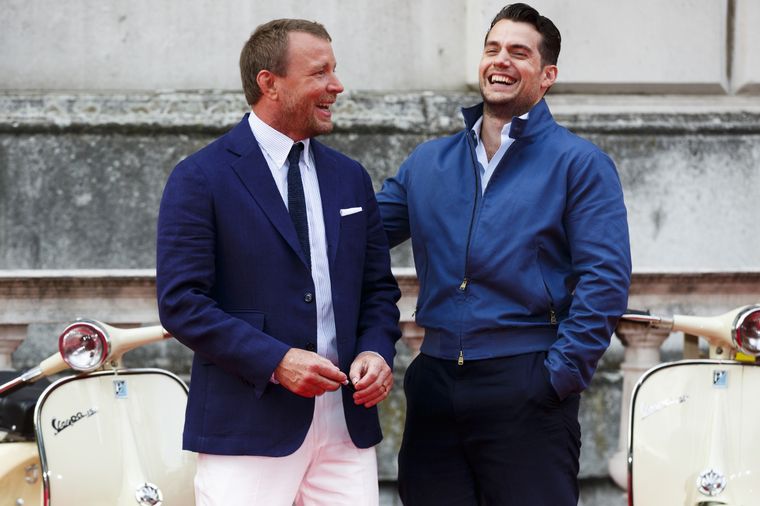 Guy Ritchie viajó a Tenerife para encontrarse con Henry Cavill y cerrar su próximo proyecto