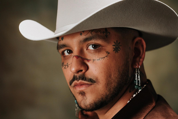 Christian Nodal tuvo un gran percance en un show.