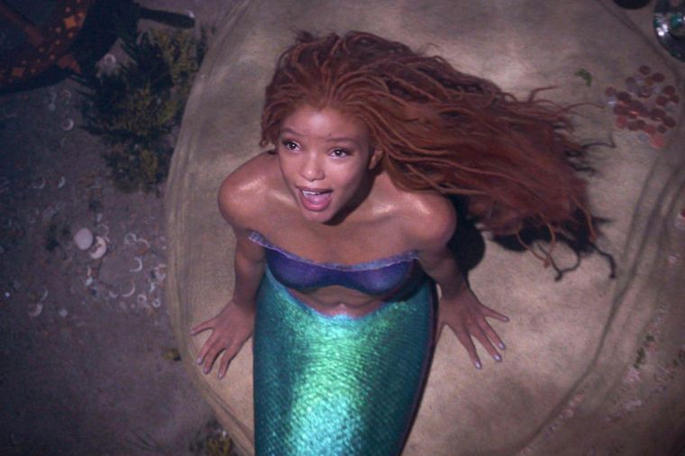 Halle Bailey interpreta a Ariel en la nueva versión del clásico
