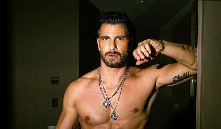 Uriel del Toro tiene 43 años.