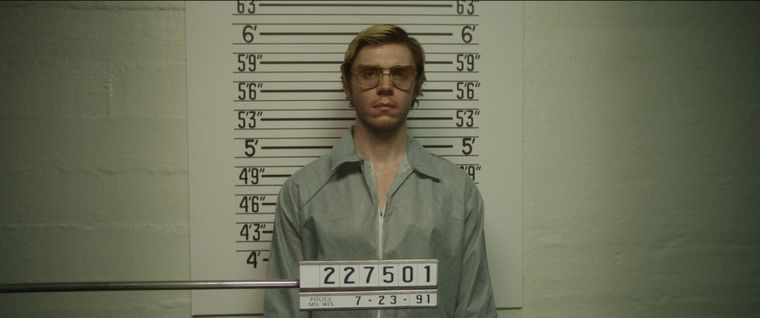 Peters se luce como el escalofriante Jeffrey Dahmer