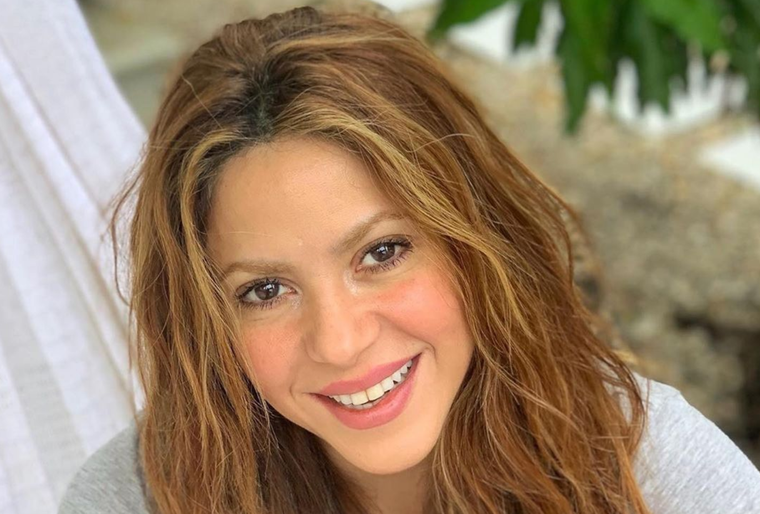 La famosa cantante Shakira cuenta con 408 premios en su trayectoria musical.