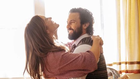 Mandy Moore y Milo Ventimiglia protagonizan la serie. 