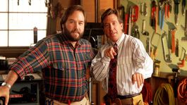 fue famoso en una sitcom de los 90, pero ahora lo arrestaron por ahorcar a su novia