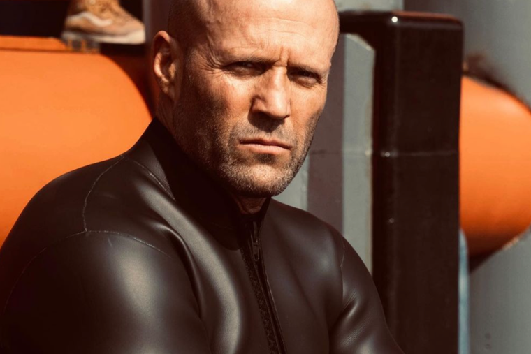 Jason Statham tiene el secreto para lucir radiante a los 56 años.
