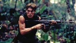  Willem Dafoe es uno de los protagonistas de Pelotón, considerada una de las mejores películas del cine bélico.