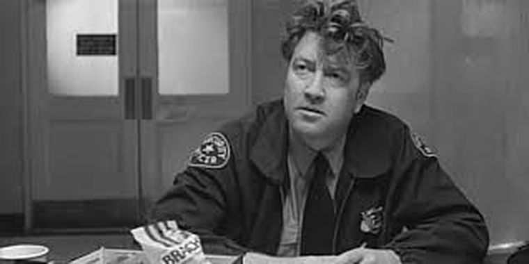 El propio David Lynch aparece en un cameo en Nadja. El propio David Lynch aparece en un cameo en Nadja.