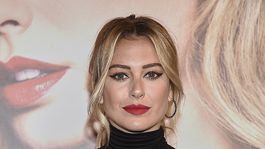 a blanca suarez se le abrio la camisa y no tenia nada abajo
