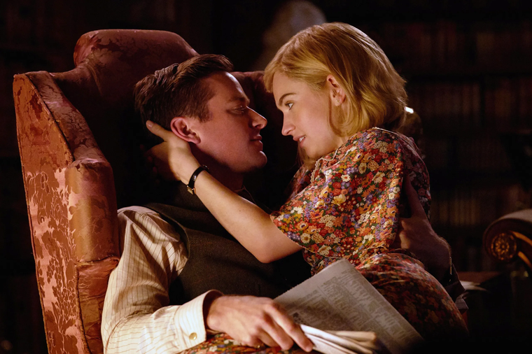 Lily James y Armie Hammer en este drama romántico de 120 minutos. 